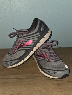 Women's Gray and Pink Brooks 8.5 Wide Sneakers. Like New